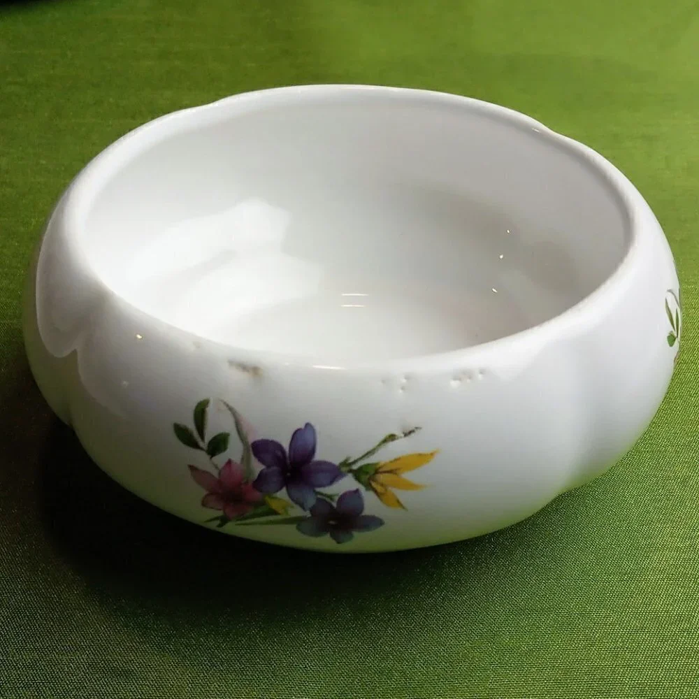 San Francisco Music Box Co. Floral Scallop Rim Box